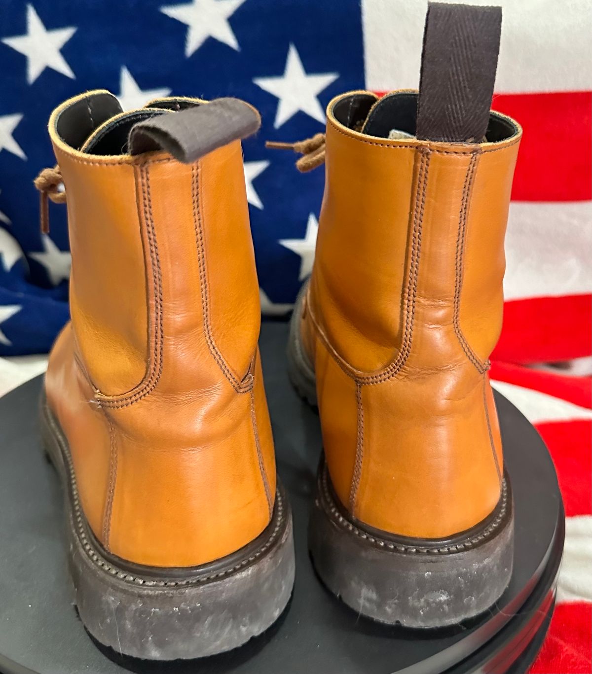 Photo by Stuville77 on February 5, 2024 of the Tricker's Burford Country Boot in Acorn Antique Olivvia Classic.