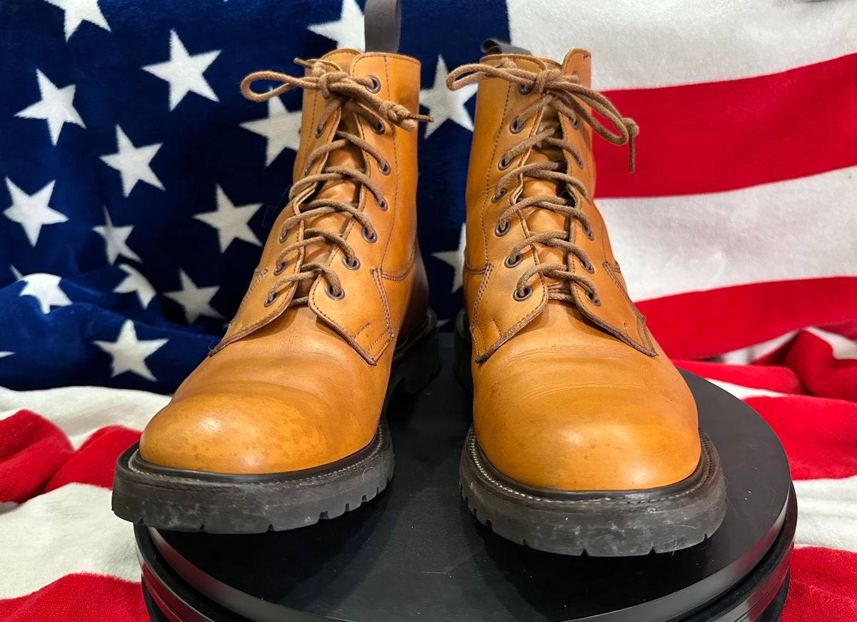 Photo by Stuville77 on February 5, 2024 of the Tricker's Burford Country Boot in Acorn Antique Olivvia Classic.