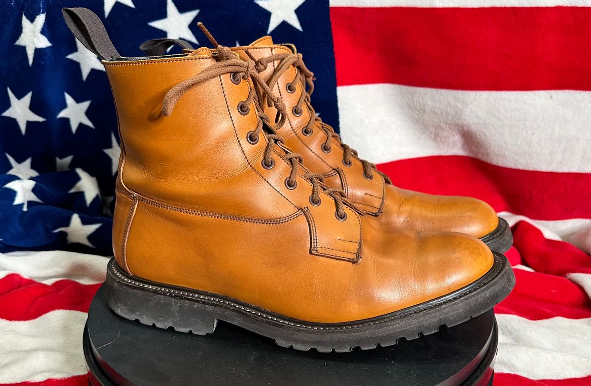 Photo by Stuville77 on March 6, 2024 of the Tricker's Burford Country Boot in Acorn Antique Olivvia Classic.