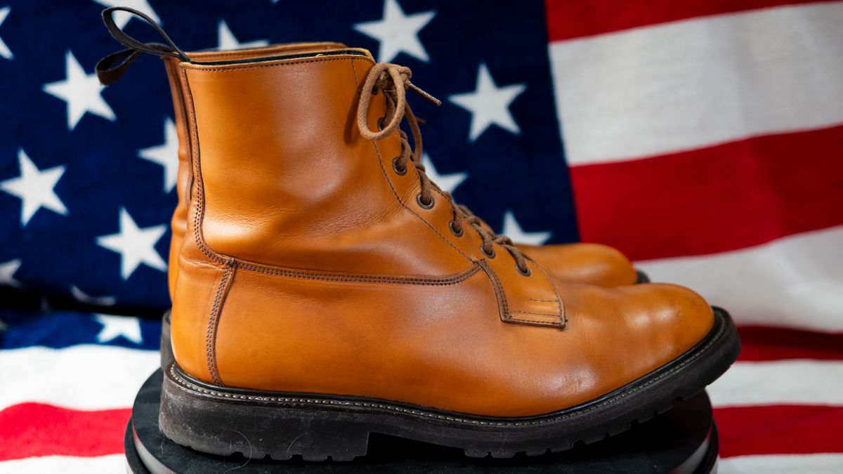 Photo by Stuville77 on April 6, 2024 of the Tricker's Burford Country Boot in Acorn Antique Olivvia Classic.