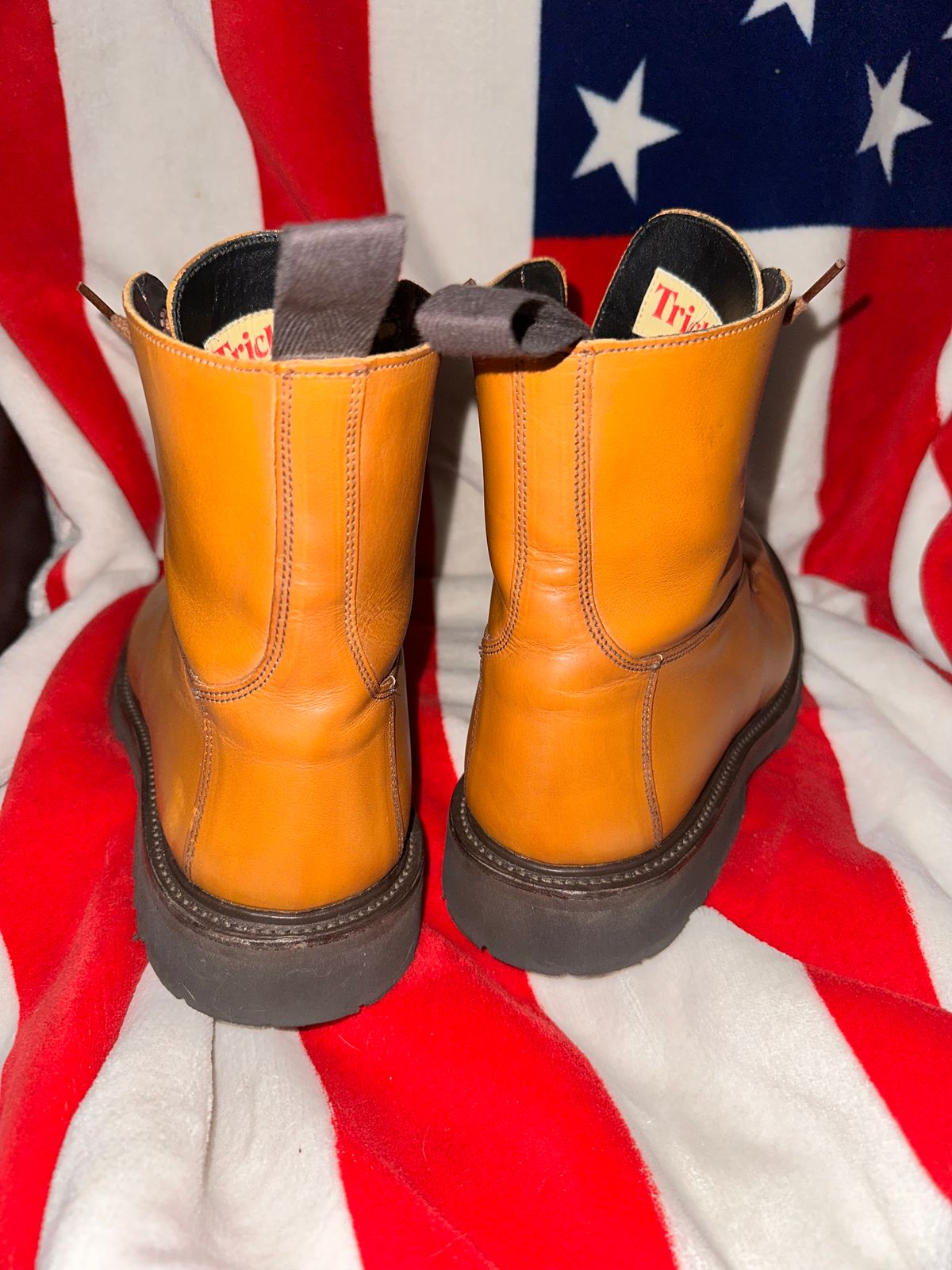 Photo by Stuville77 on November 1, 2023 of the Tricker's Burford Country Boot in Acorn Antique Olivvia Classic.