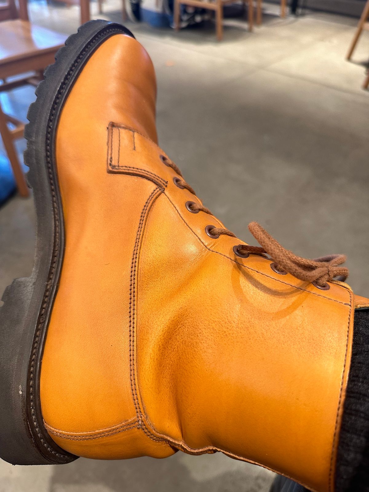 Photo by Stuville77 on November 5, 2023 of the Tricker's Burford Country Boot in Acorn Antique Olivvia Classic.