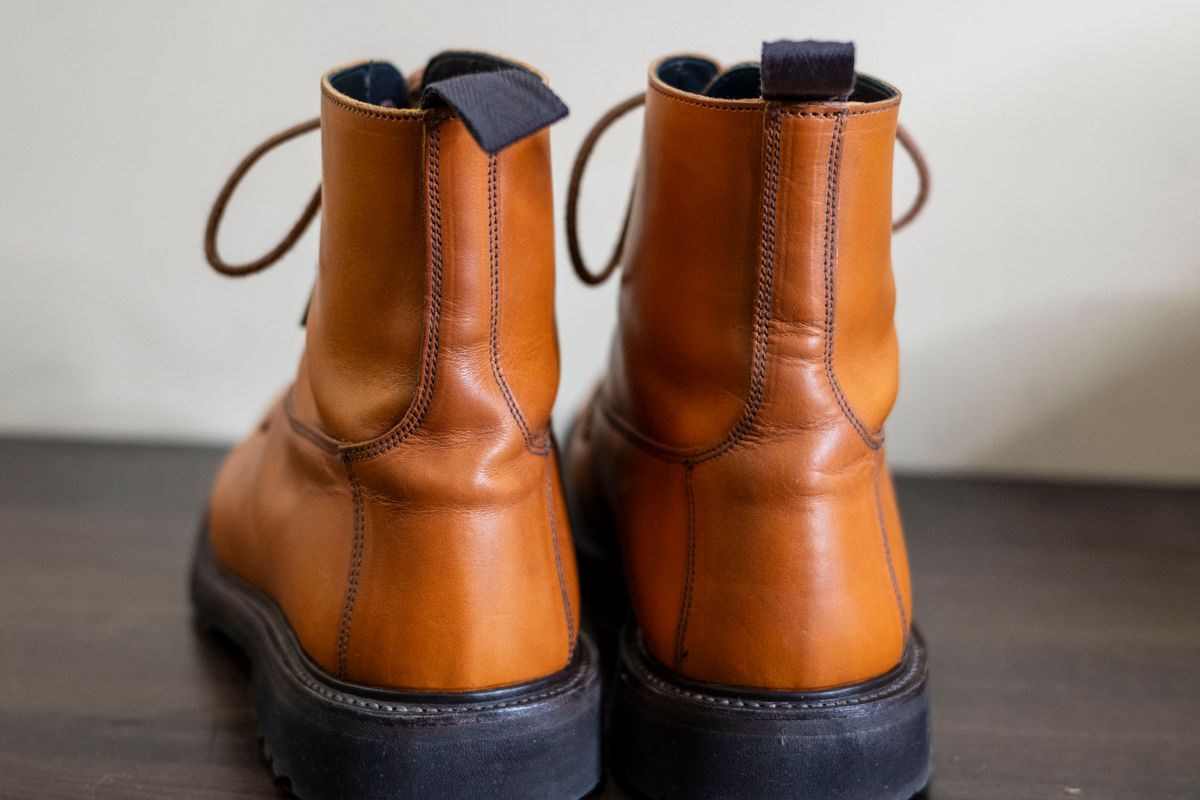 Photo by Stuville77 on December 4, 2023 of the Tricker's Burford Country Boot in Acorn Antique Olivvia Classic.