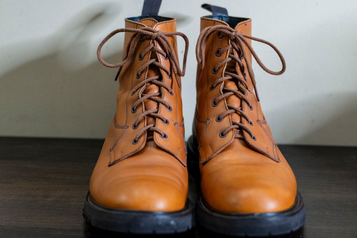 Photo by Stuville77 on December 4, 2023 of the Tricker's Burford Country Boot in Acorn Antique Olivvia Classic.