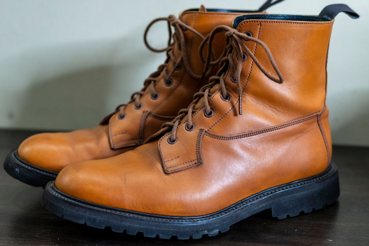 Photo by Stuville77 on December 4, 2023 of the Tricker's Burford Country Boot in Acorn Antique Olivvia Classic.