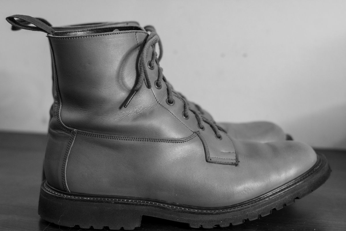 Photo by Stuville77 on December 4, 2023 of the Tricker's Burford Country Boot in Acorn Antique Olivvia Classic.