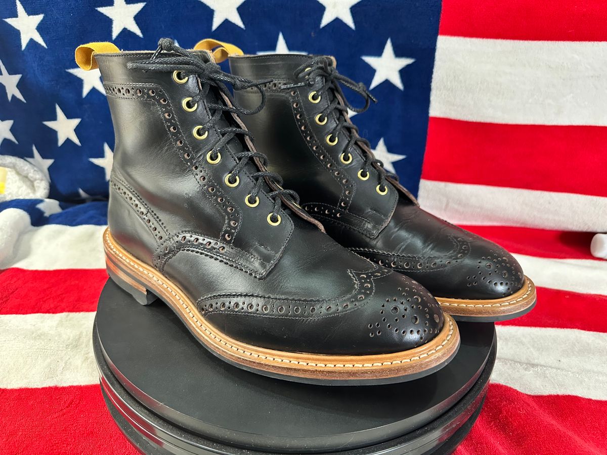 Photo by Stuville77 on May 13, 2024 of the Tricker's Stow Country Boot in Horween Black Chromexcel.