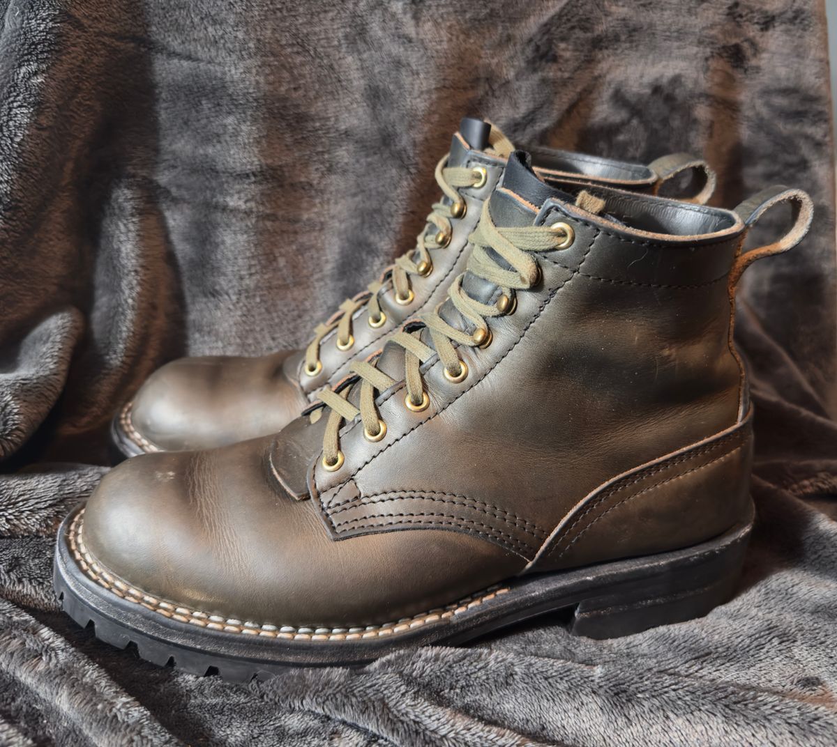 Photo by Stuville77 on January 3, 2026 of the Nicks Urban Drifter in Wickett & Craig Slate Double Stuffed.