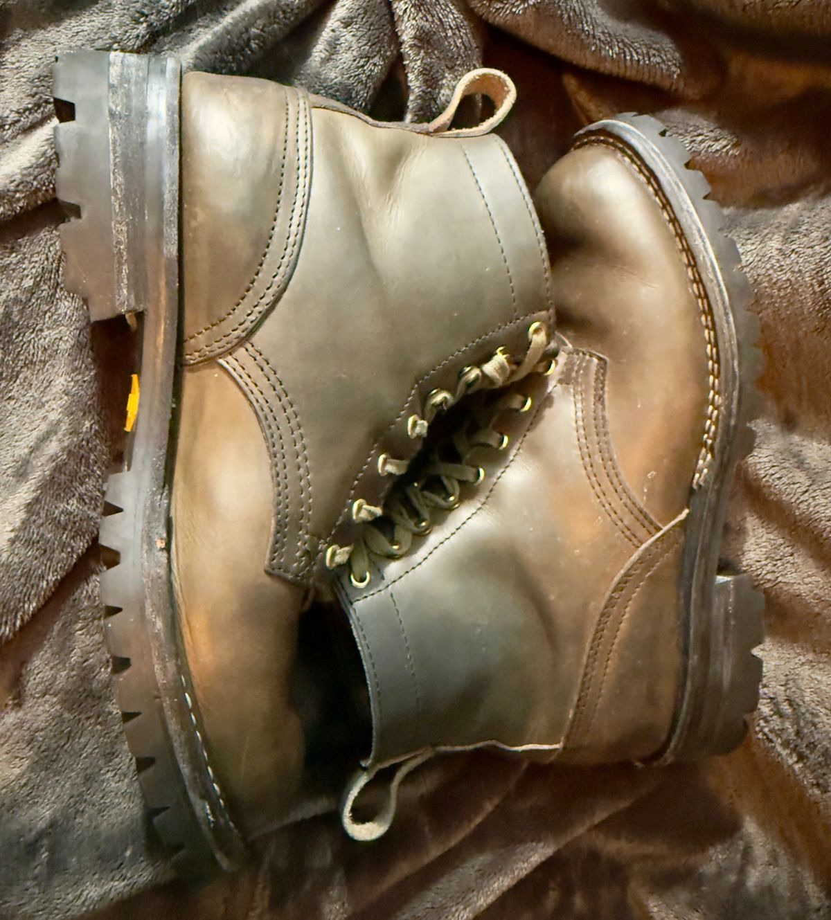 Photo by Stuville77 on January 3, 2026 of the Nicks Urban Drifter in Wickett & Craig Slate Double Stuffed.