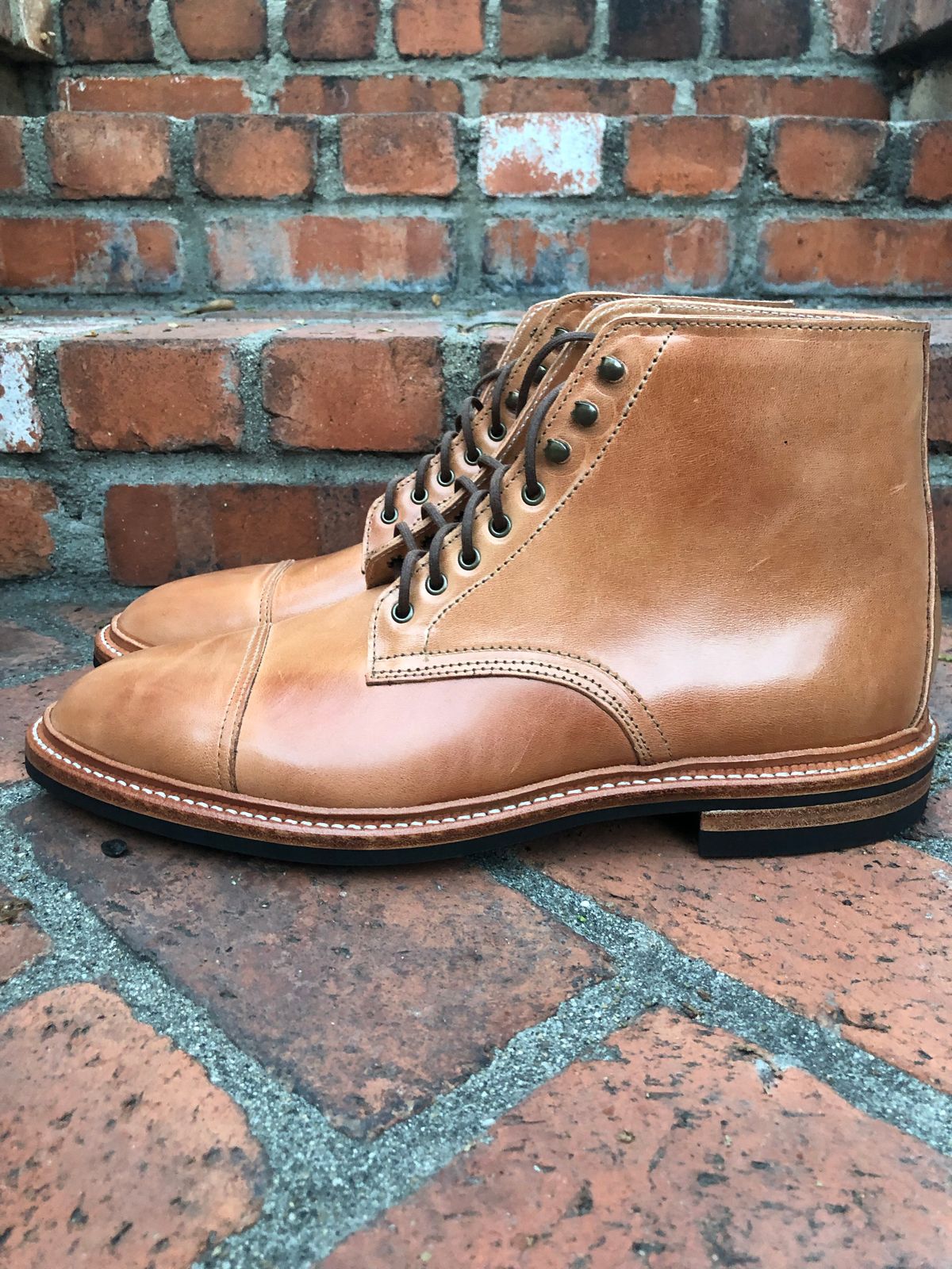 Photo by SierraLizard on November 1, 2022 of the Oak Street Bootmakers Lakeshore Boot in Maryam Natural Horsebutt.