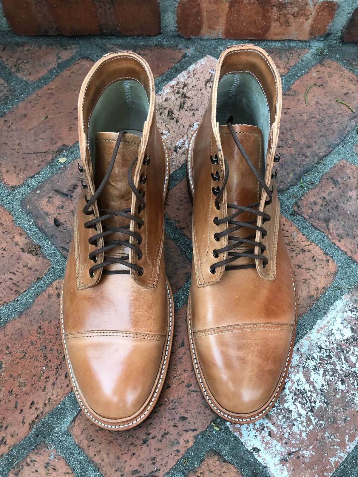 Photo by SierraLizard on November 1, 2022 of the Oak Street Bootmakers Lakeshore Boot in Maryam Natural Horsebutt.