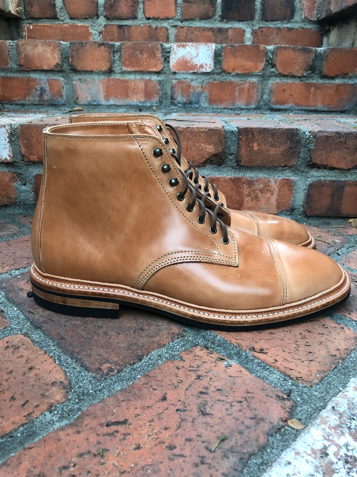 Photo by SierraLizard on November 1, 2022 of the Oak Street Bootmakers Lakeshore Boot in Maryam Natural Horsebutt.