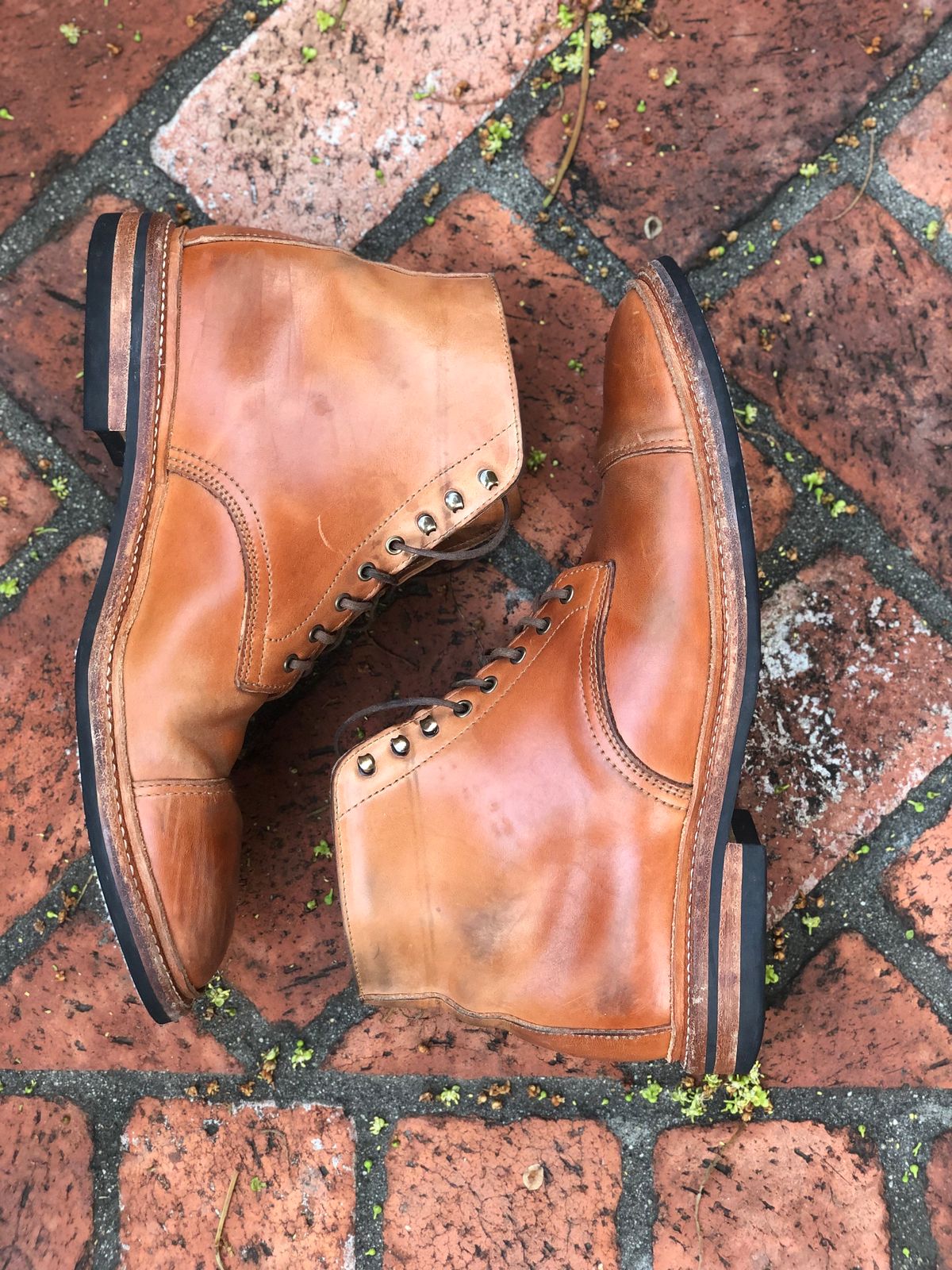 Photo by SierraLizard on January 2, 2023 of the Oak Street Bootmakers Lakeshore Boot in Maryam Natural Horsebutt.