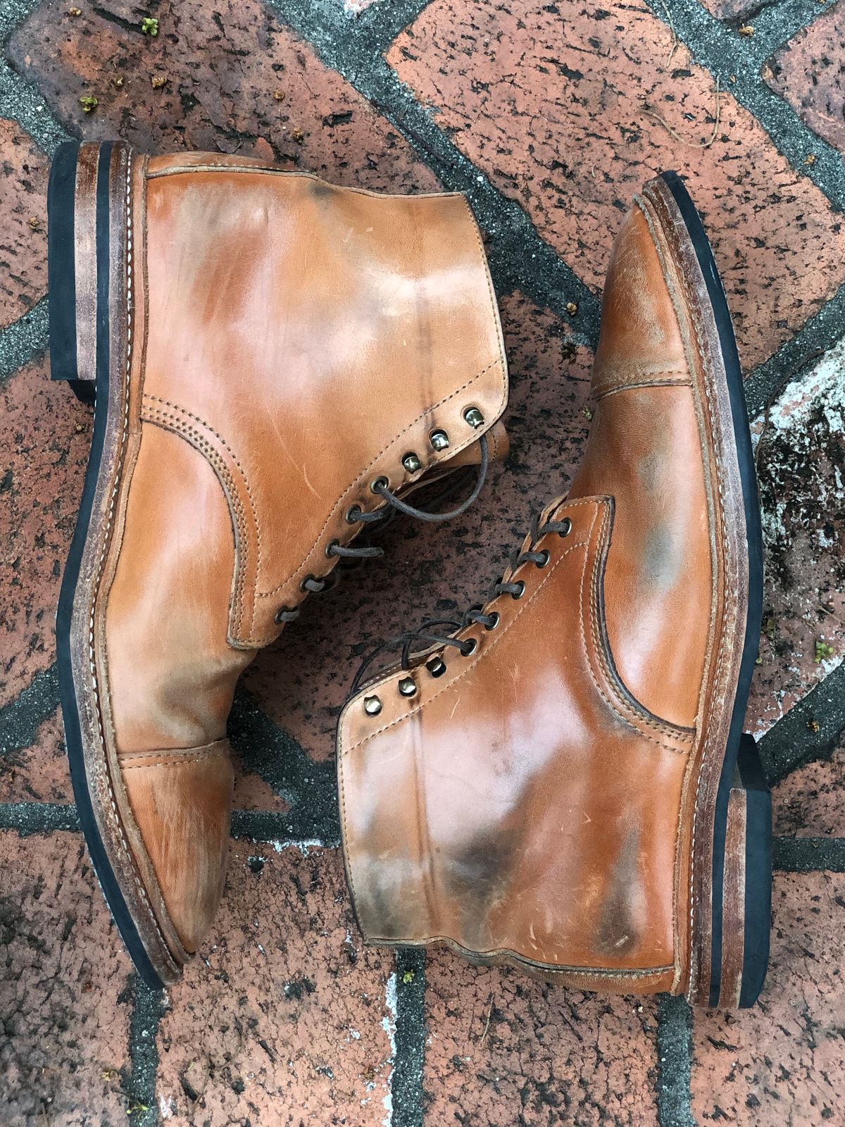 Photo by SierraLizard on February 2, 2023 of the Oak Street Bootmakers Lakeshore Boot in Maryam Natural Horsebutt.