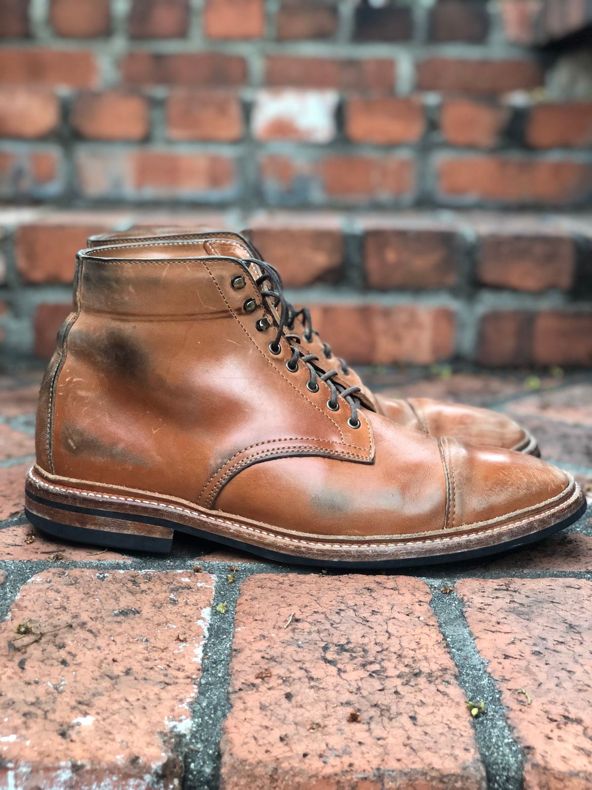 Photo by SierraLizard on February 2, 2023 of the Oak Street Bootmakers Lakeshore Boot in Maryam Natural Horsebutt.