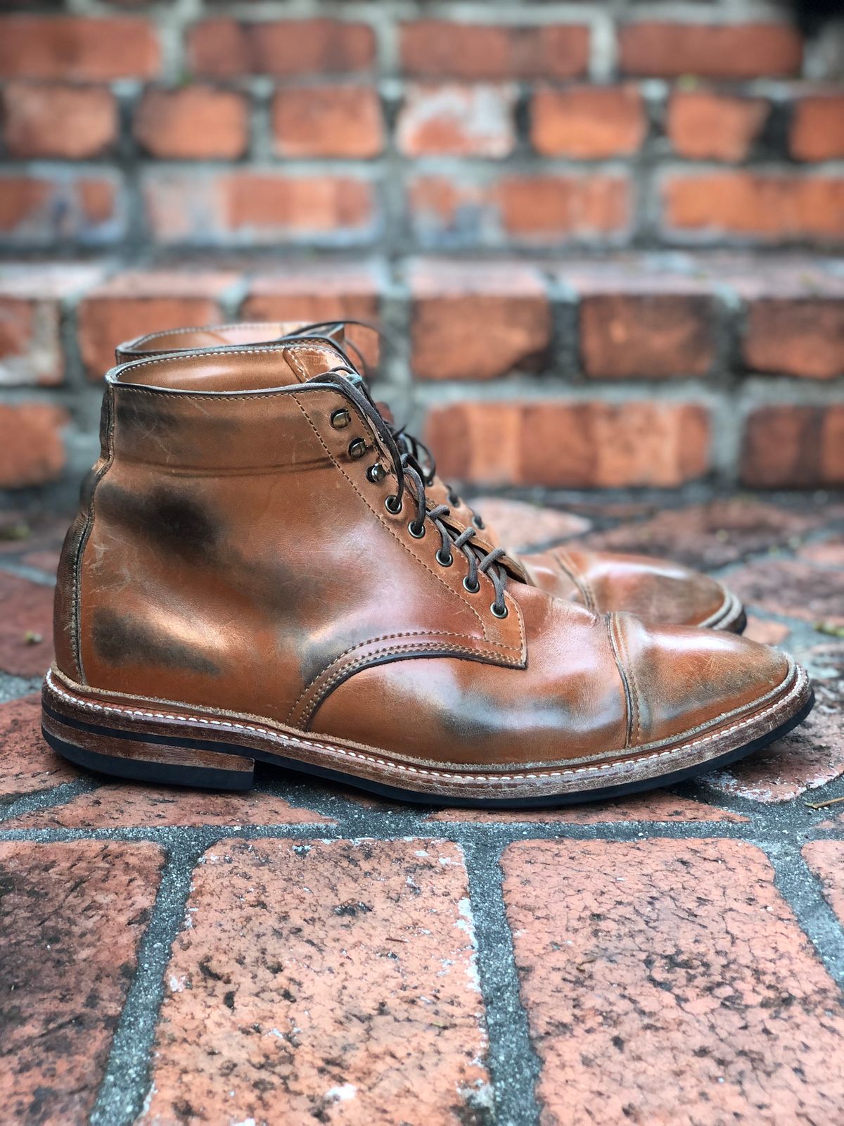 Photo by SierraLizard on March 2, 2023 of the Oak Street Bootmakers Lakeshore Boot in Maryam Natural Horsebutt.