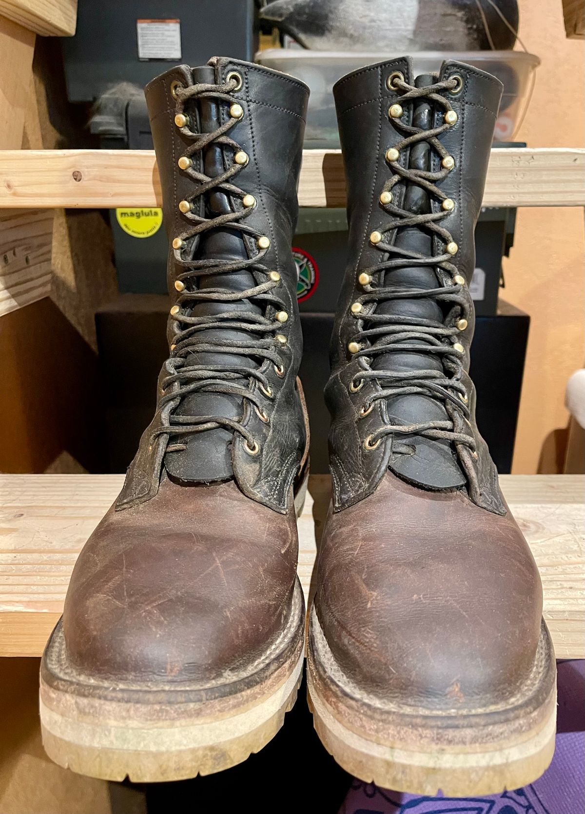 Photo by Eazydoesit on November 16, 2025 of the Nicks Delta Arch MTO Rebuld in Seidel MaxSupport Black & Seidel 1964 Tan.