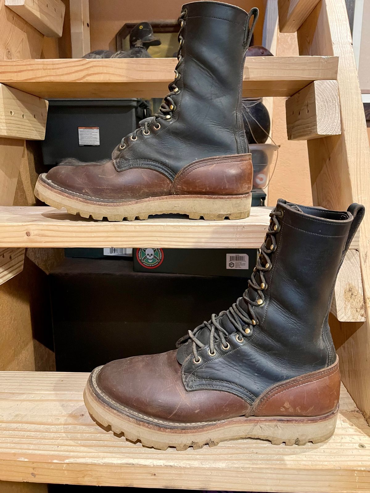 Photo by Eazydoesit on November 16, 2025 of the Nicks Delta Arch MTO Rebuld in Seidel MaxSupport Black & Seidel 1964 Tan.