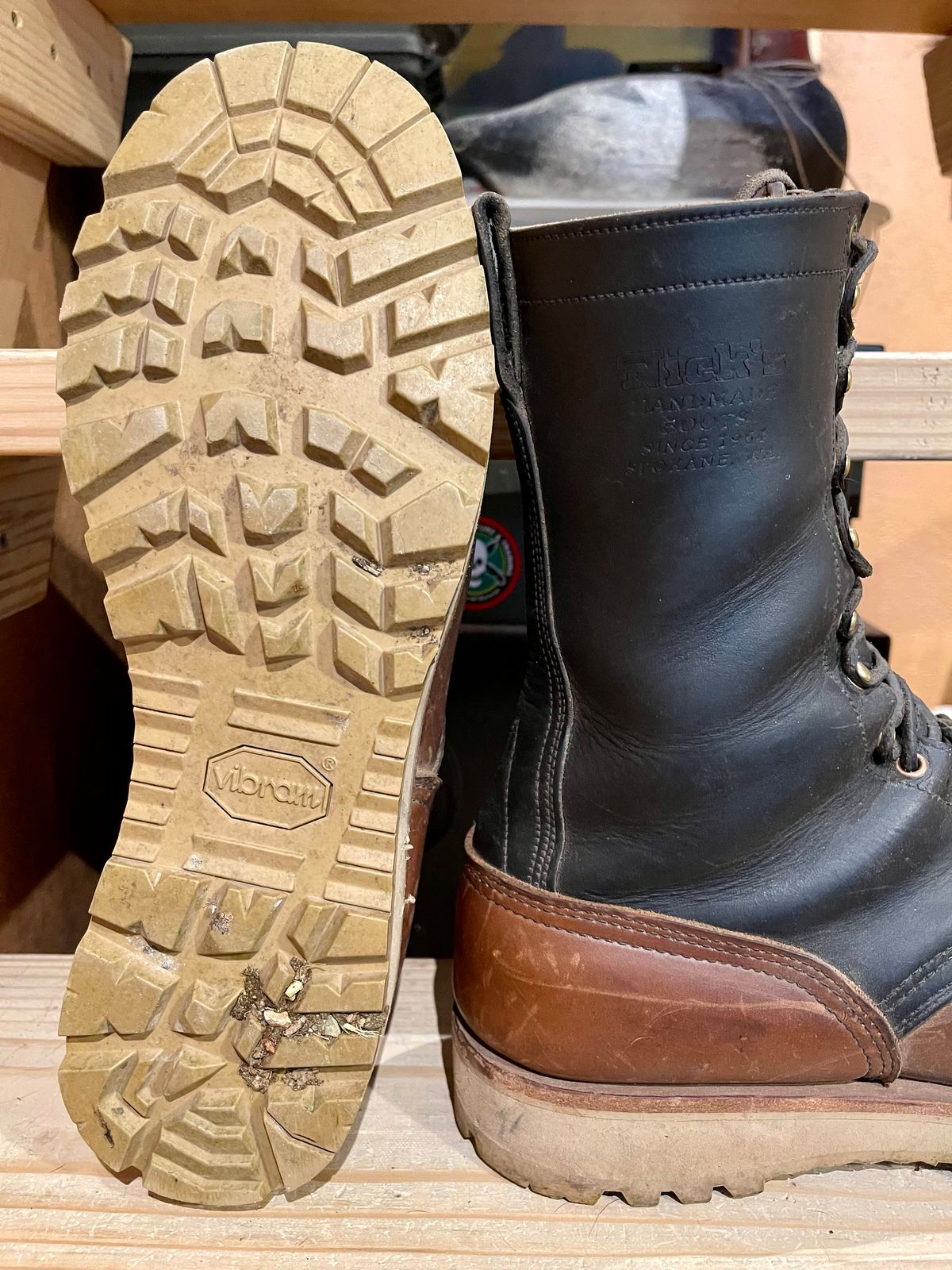 Photo by Eazydoesit on November 16, 2025 of the Nicks Delta Arch MTO Rebuld in Seidel MaxSupport Black & Seidel 1964 Tan.