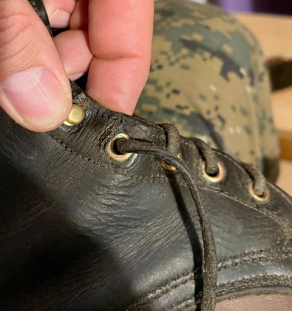 Photo by Eazydoesit on November 16, 2025 of the Nicks Delta Arch MTO Rebuld in Seidel MaxSupport Black & Seidel 1964 Tan.