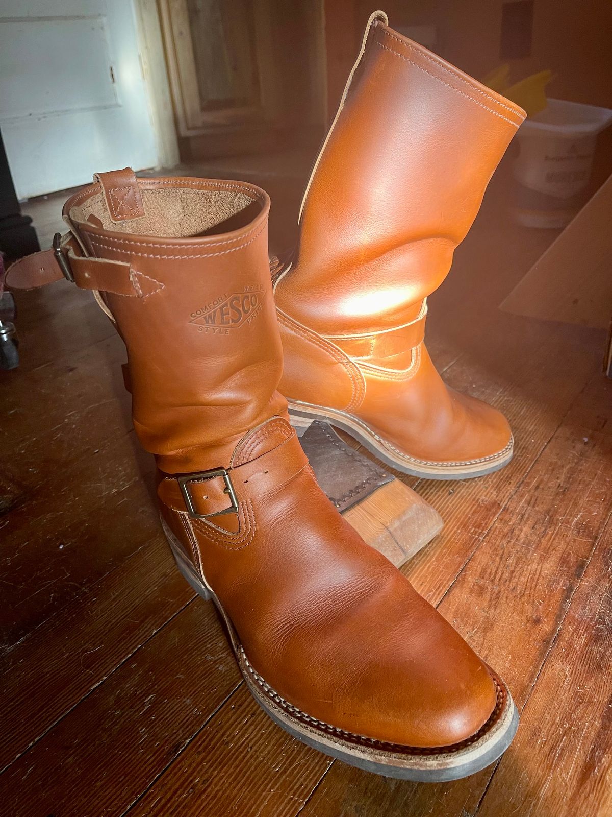 Photo by Eazydoesit on December 28, 2023 of the Wesco Boss Engineer Boot in Seidel British Tan Domain.