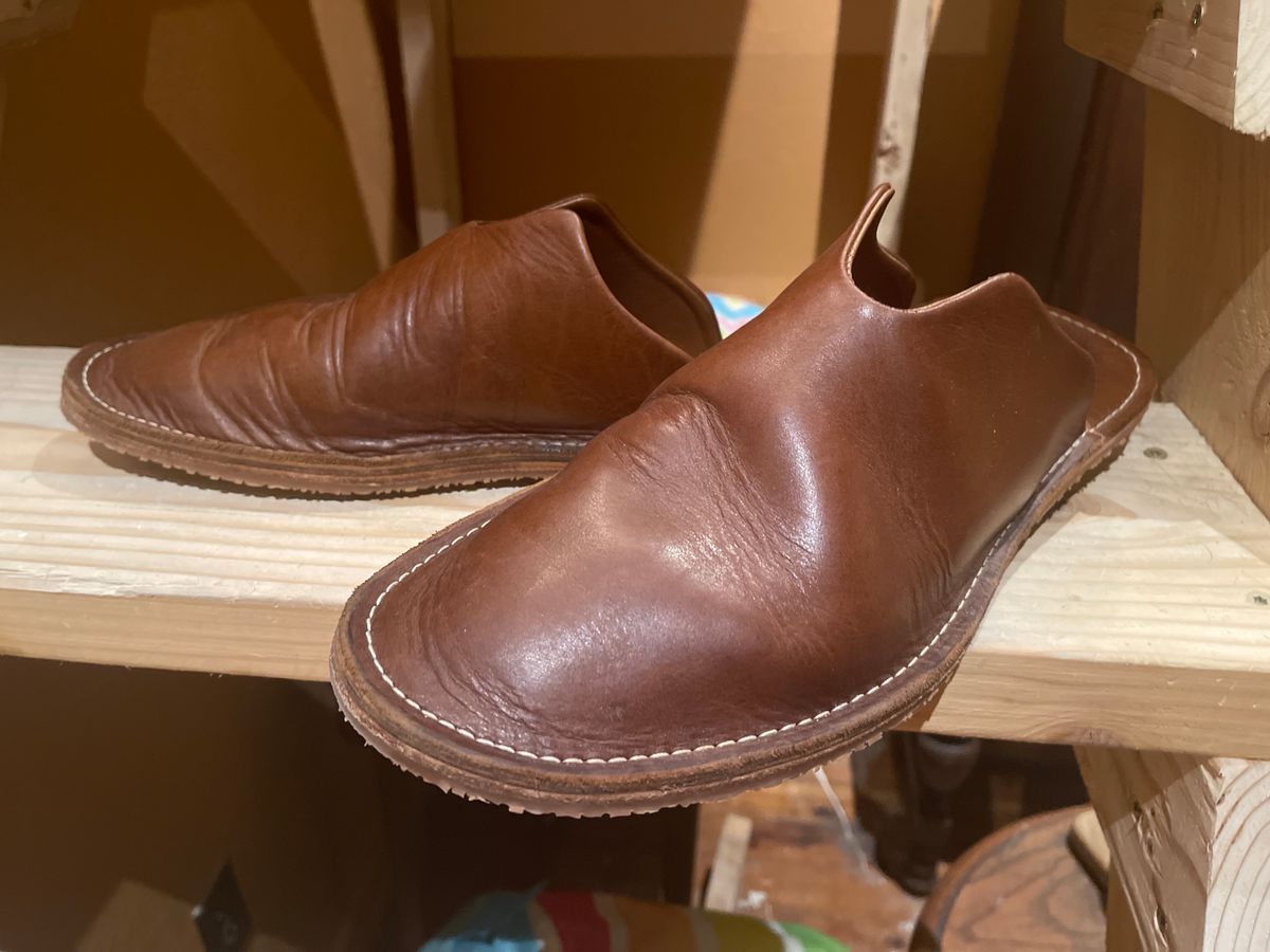 Photo by Eazydoesit on November 30, 2023 of the WP Standard Mr. Grumpy Leather Slippers in Unknown Material.