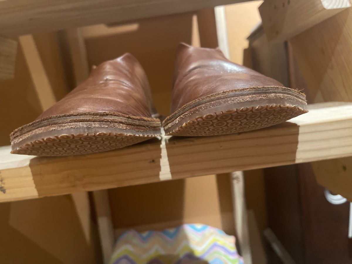 Photo by Eazydoesit on November 30, 2023 of the WP Standard Mr. Grumpy Leather Slippers in Unknown Material.