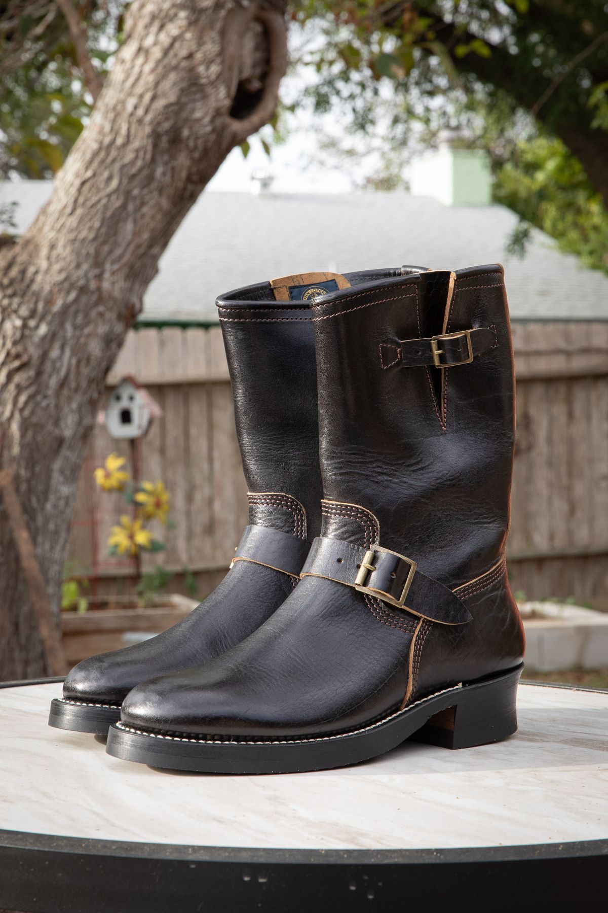 Photo by melquiades on October 5, 2023 of the John Lofgren Wabash Engineer Boots in Shinki Black Teacore Horsebutt.