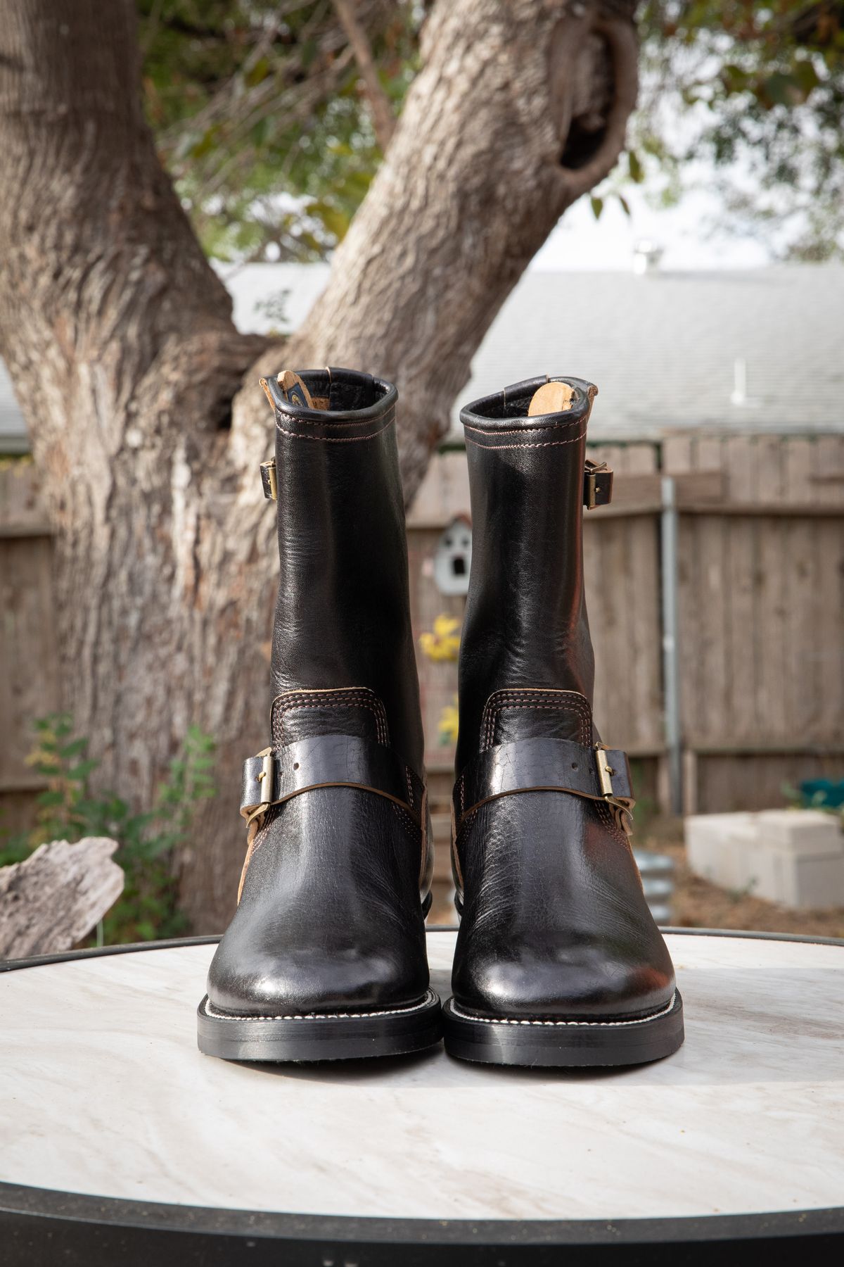 Photo by melquiades on October 5, 2023 of the John Lofgren Wabash Engineer Boots in Shinki Black Teacore Horsebutt.