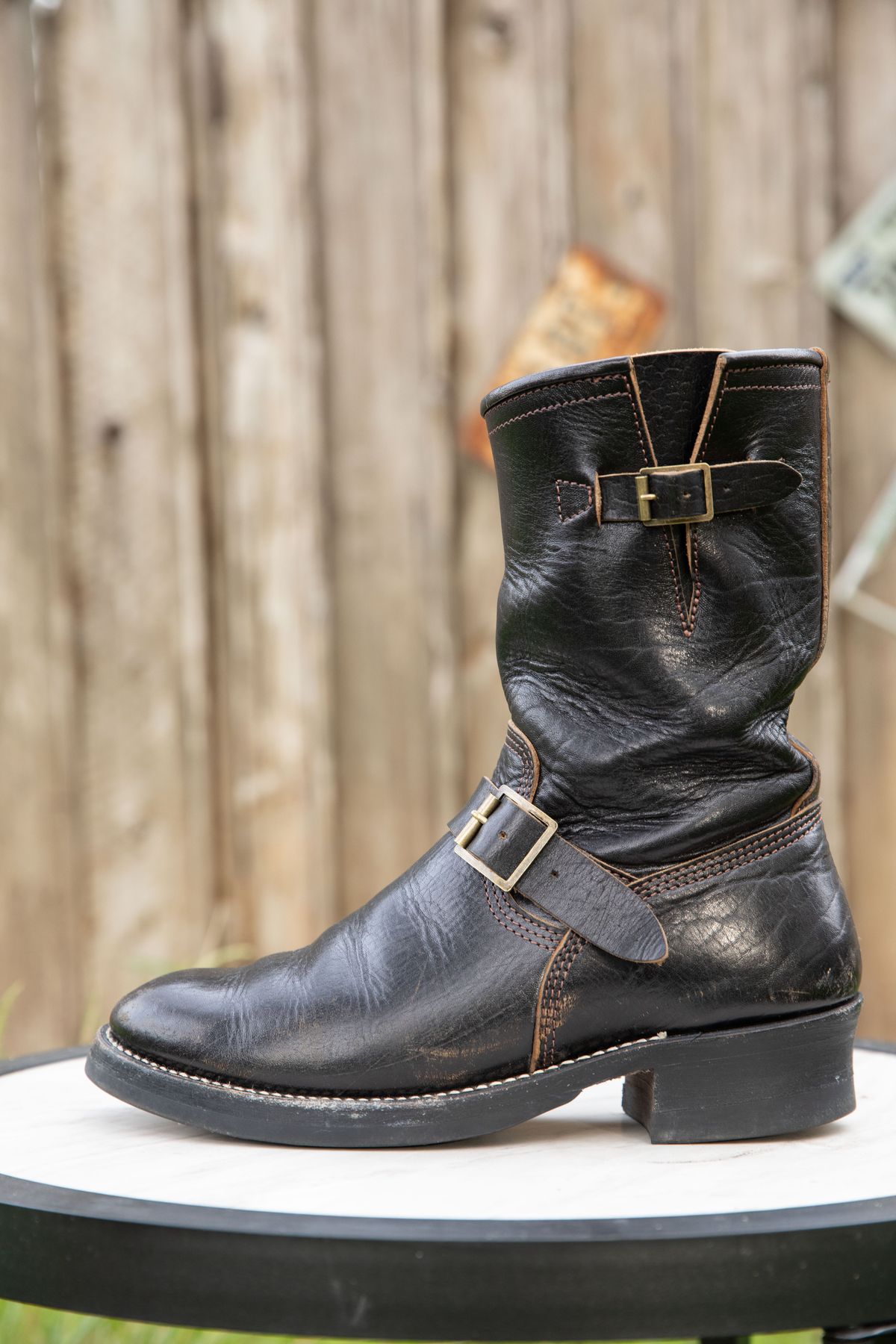 Photo by melquiades on November 6, 2023 of the John Lofgren Wabash Engineer Boots in Shinki Black Teacore Horsebutt.