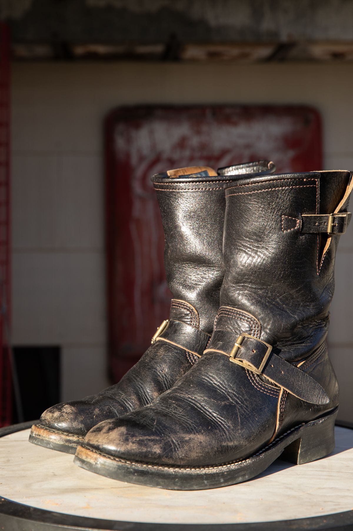 Photo by melquiades on January 2, 2024 of the John Lofgren Wabash Engineer Boots in Shinki Black Teacore Horsebutt.