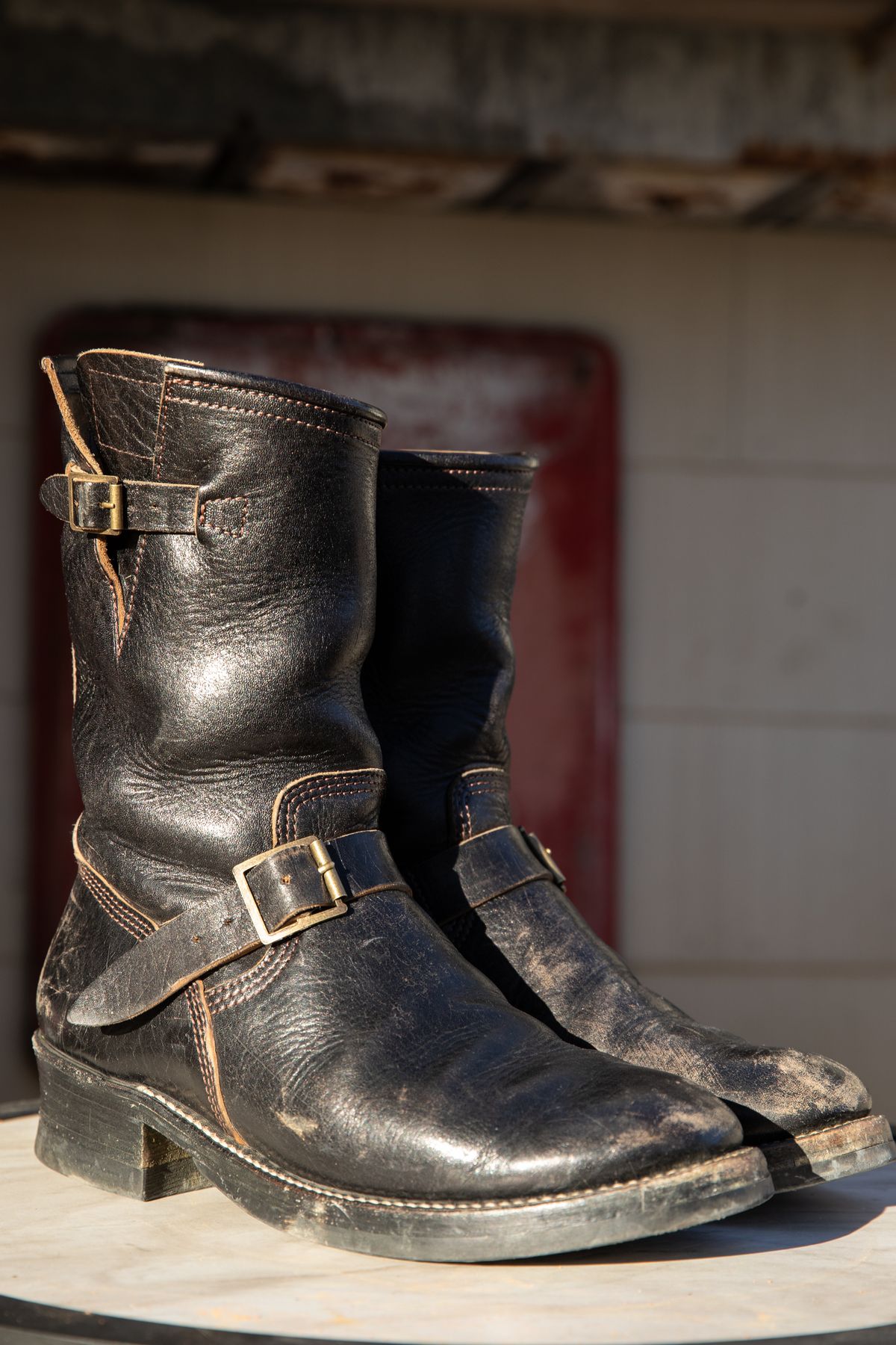 Photo by melquiades on January 2, 2024 of the John Lofgren Wabash Engineer Boots in Shinki Black Teacore Horsebutt.