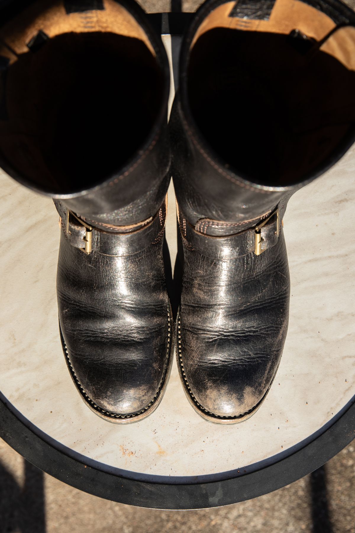 Photo by melquiades on January 2, 2024 of the John Lofgren Wabash Engineer Boots in Shinki Black Teacore Horsebutt.