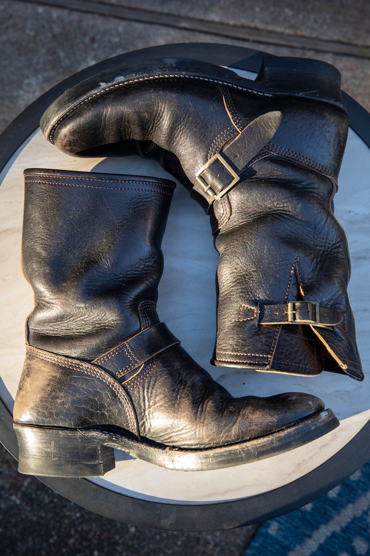 Photo by melquiades on February 5, 2024 of the John Lofgren Wabash Engineer Boots in Shinki Black Teacore Horsebutt.