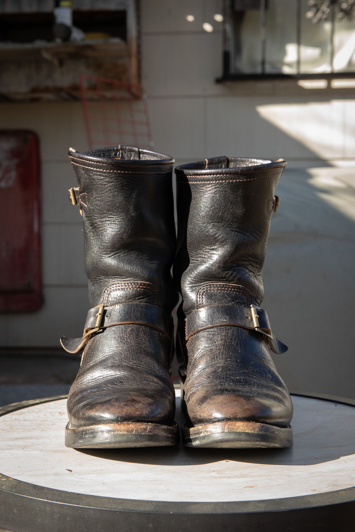 Photo by melquiades on March 6, 2024 of the John Lofgren Wabash Engineer Boots in Shinki Black Teacore Horsebutt.