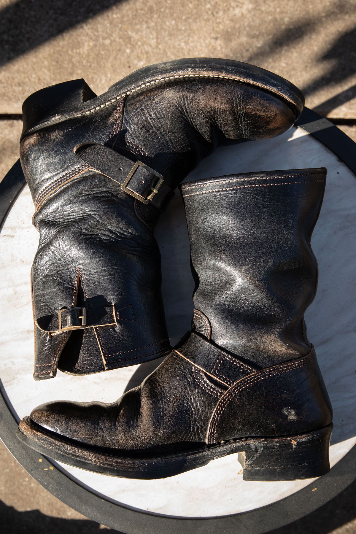 Photo by melquiades on March 6, 2024 of the John Lofgren Wabash Engineer Boots in Shinki Black Teacore Horsebutt.