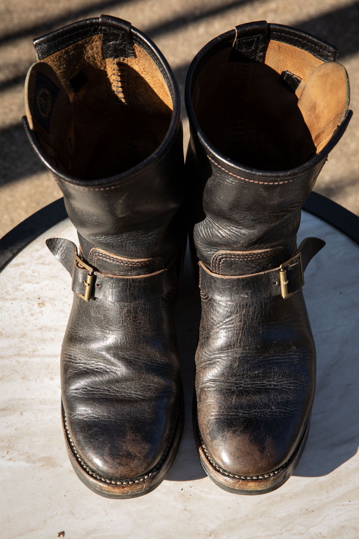 Photo by melquiades on March 6, 2024 of the John Lofgren Wabash Engineer Boots in Shinki Black Teacore Horsebutt.