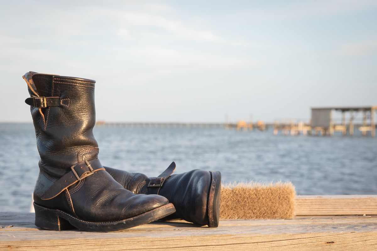 Photo by melquiades on April 6, 2024 of the John Lofgren Wabash Engineer Boots in Shinki Black Teacore Horsebutt.