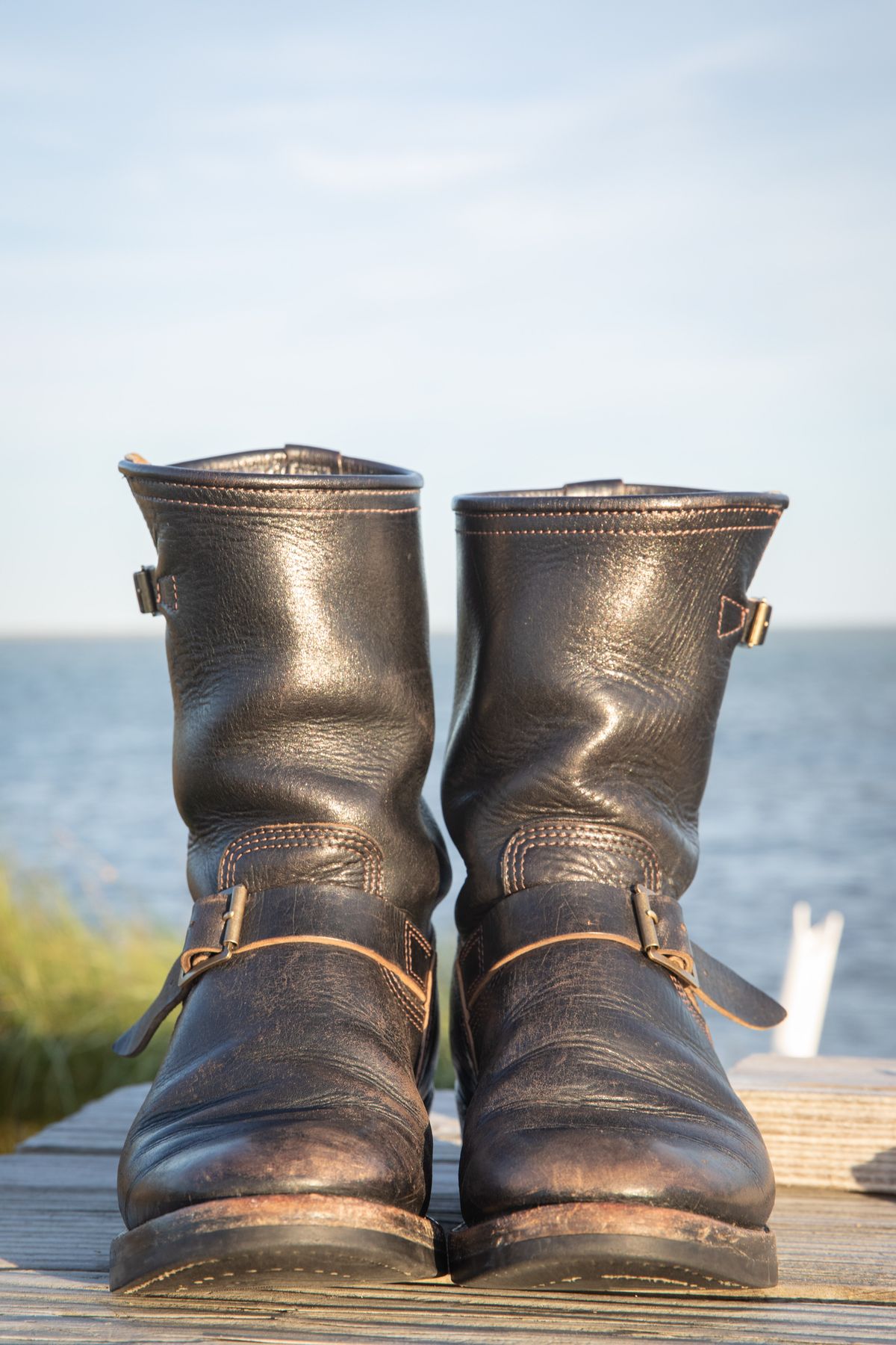 Photo by melquiades on April 6, 2024 of the John Lofgren Wabash Engineer Boots in Shinki Black Teacore Horsebutt.