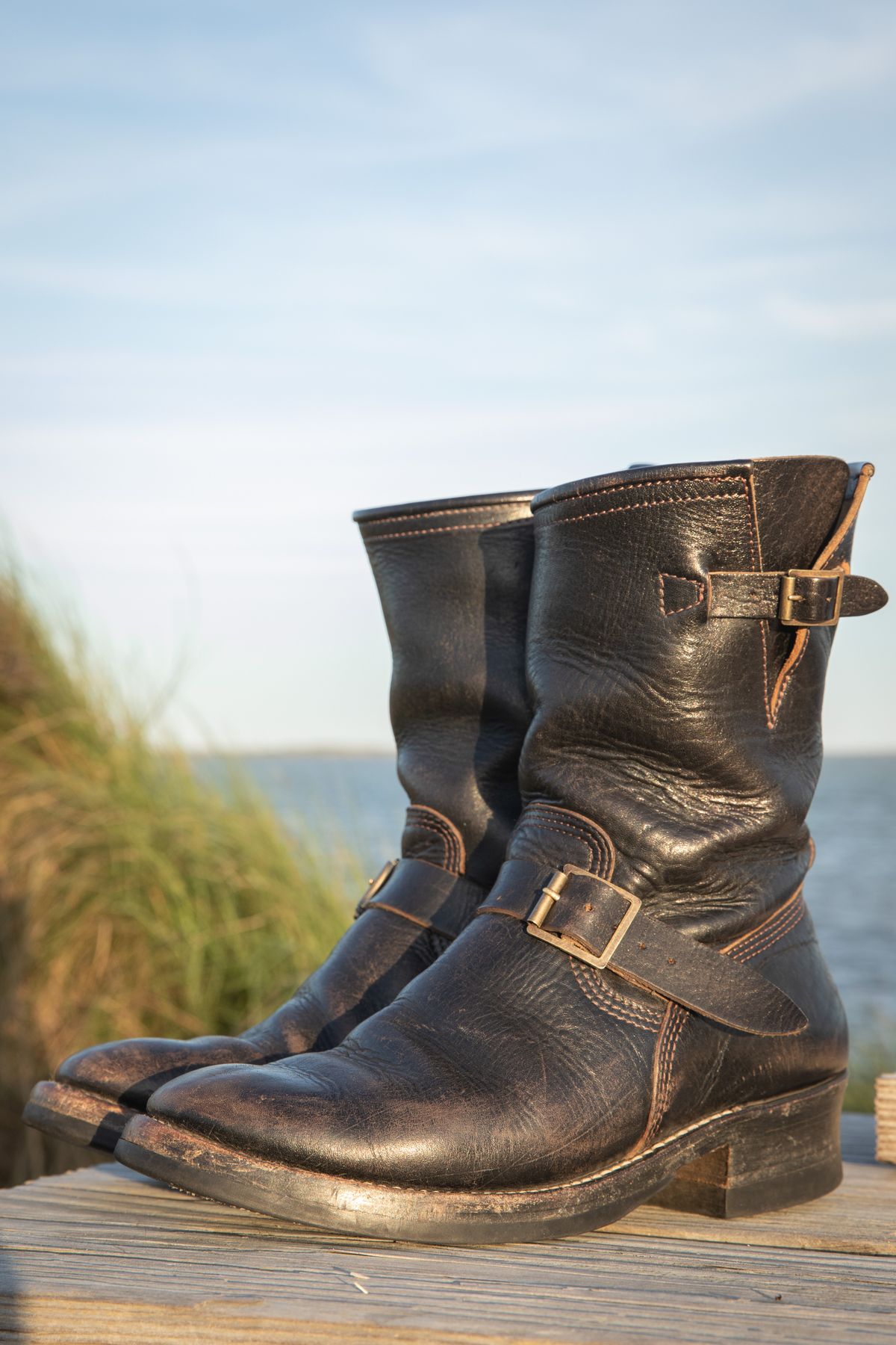 Photo by melquiades on April 6, 2024 of the John Lofgren Wabash Engineer Boots in Shinki Black Teacore Horsebutt.