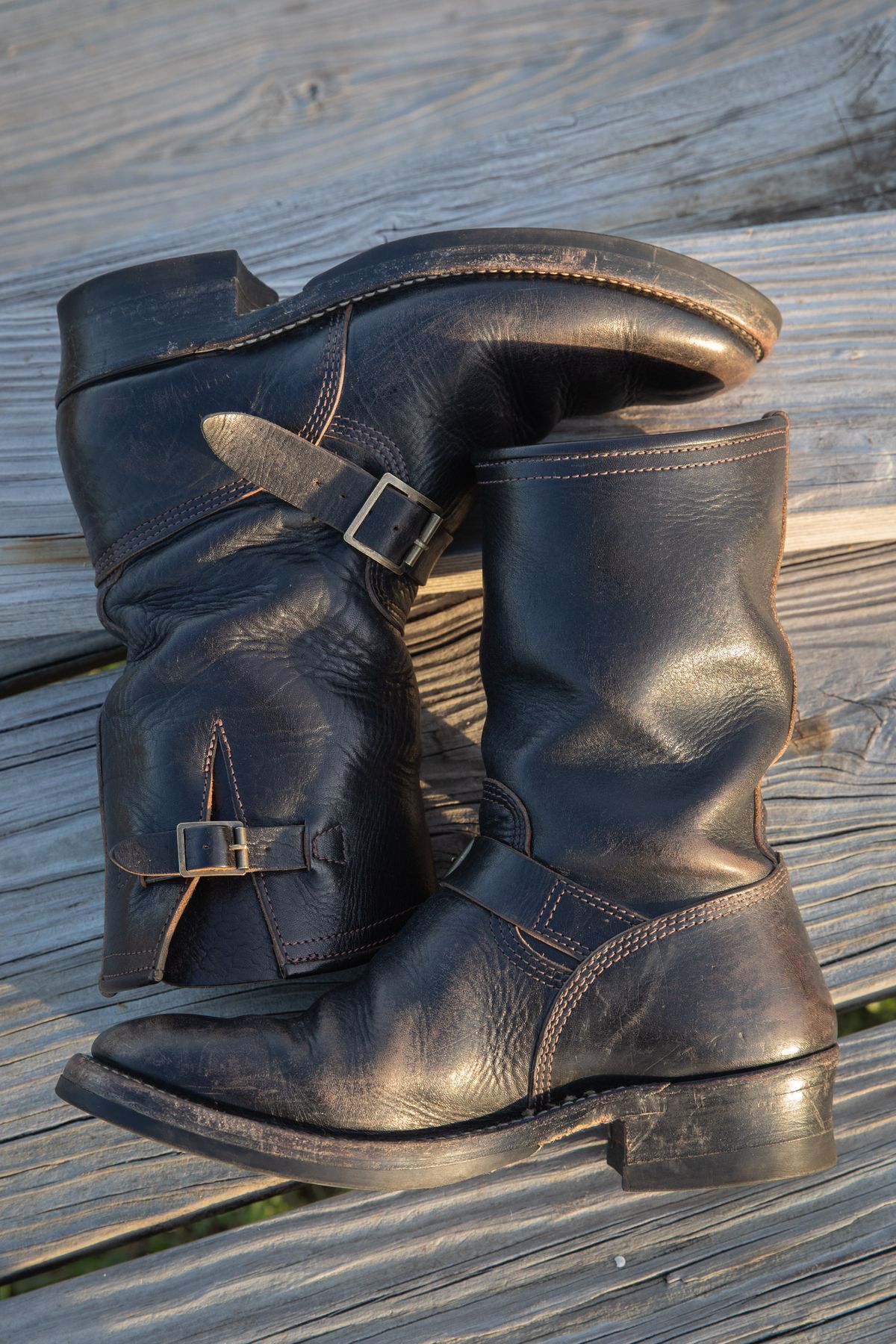 Photo by melquiades on April 6, 2024 of the John Lofgren Wabash Engineer Boots in Shinki Black Teacore Horsebutt.
