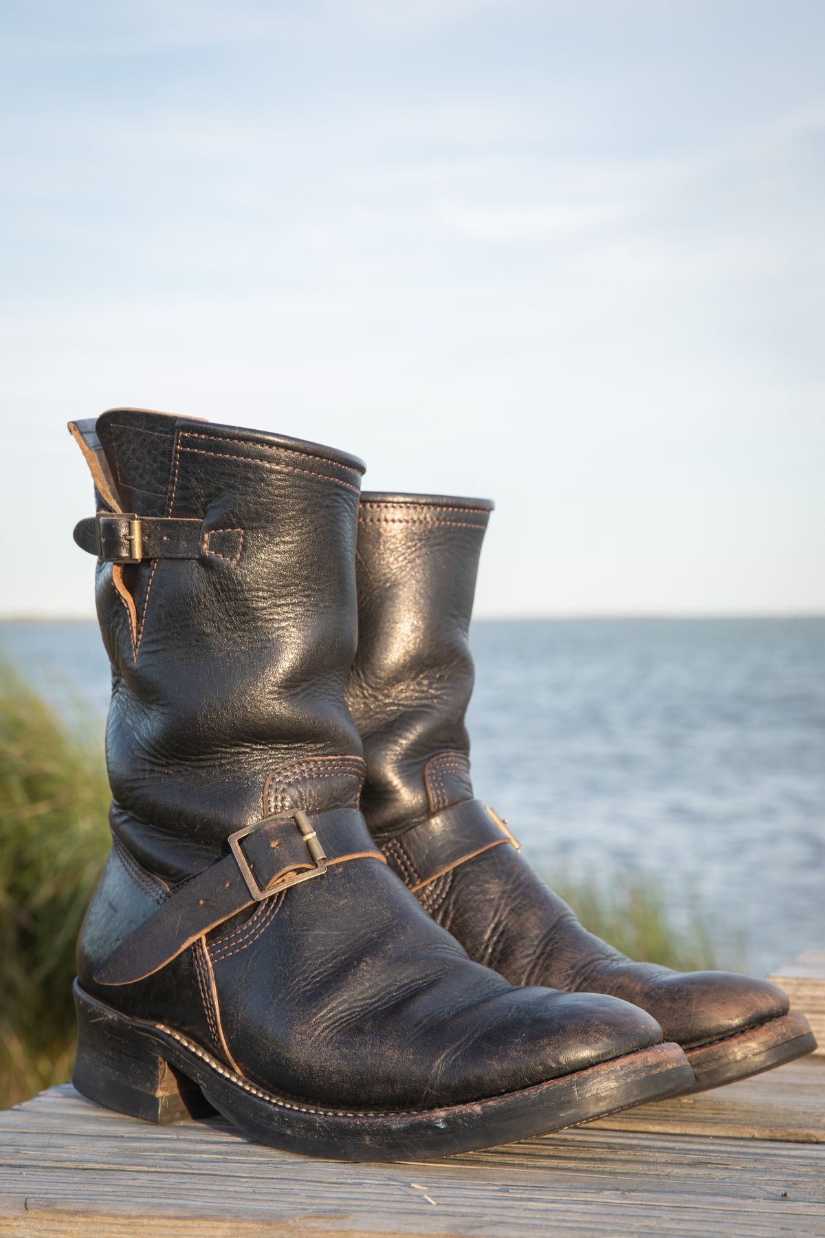 Photo by melquiades on April 6, 2024 of the John Lofgren Wabash Engineer Boots in Shinki Black Teacore Horsebutt.