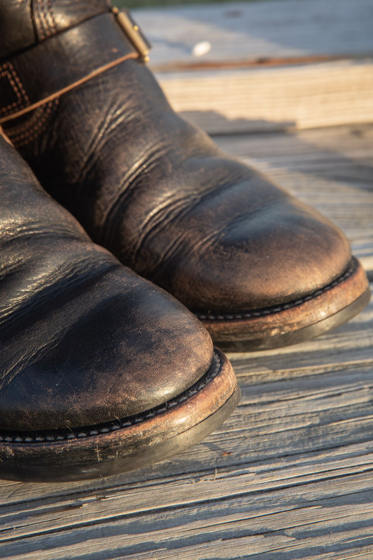 Photo by melquiades on April 6, 2024 of the John Lofgren Wabash Engineer Boots in Shinki Black Teacore Horsebutt.