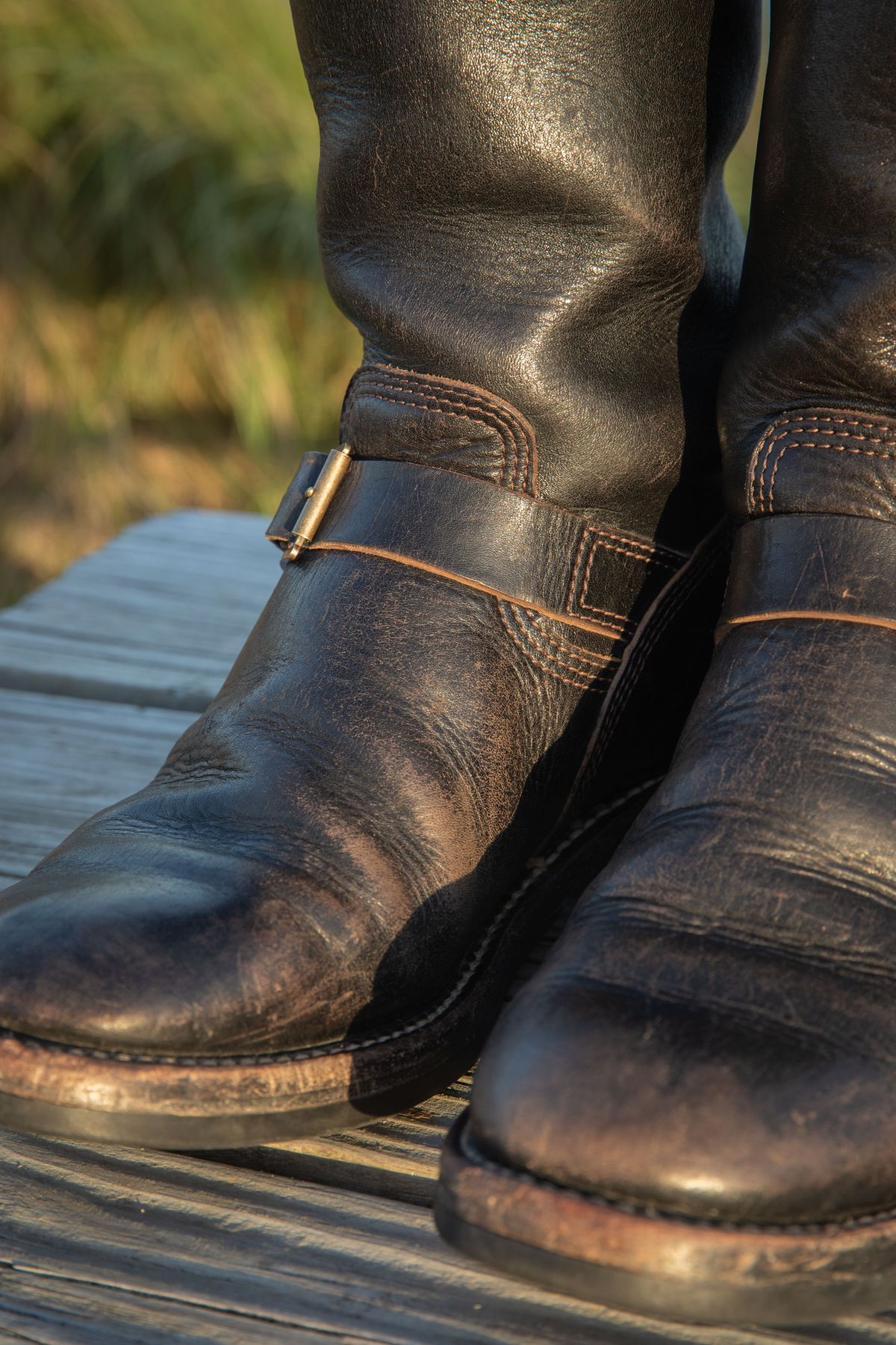 Photo by melquiades on April 6, 2024 of the John Lofgren Wabash Engineer Boots in Shinki Black Teacore Horsebutt.