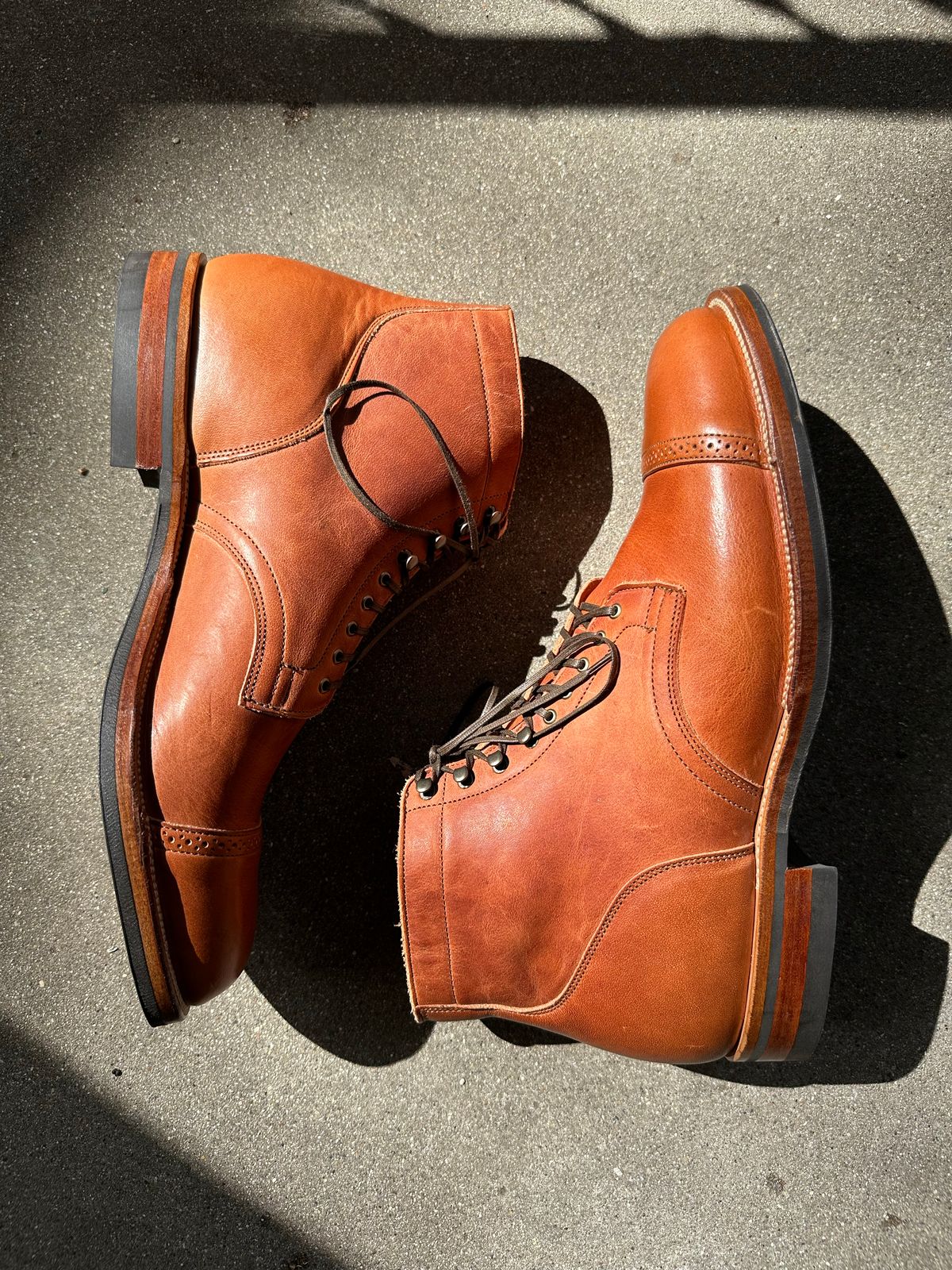 Photo by eddykinz on October 1, 2022 of the Viberg Service Boot BCT in Horween Natural Dublin.