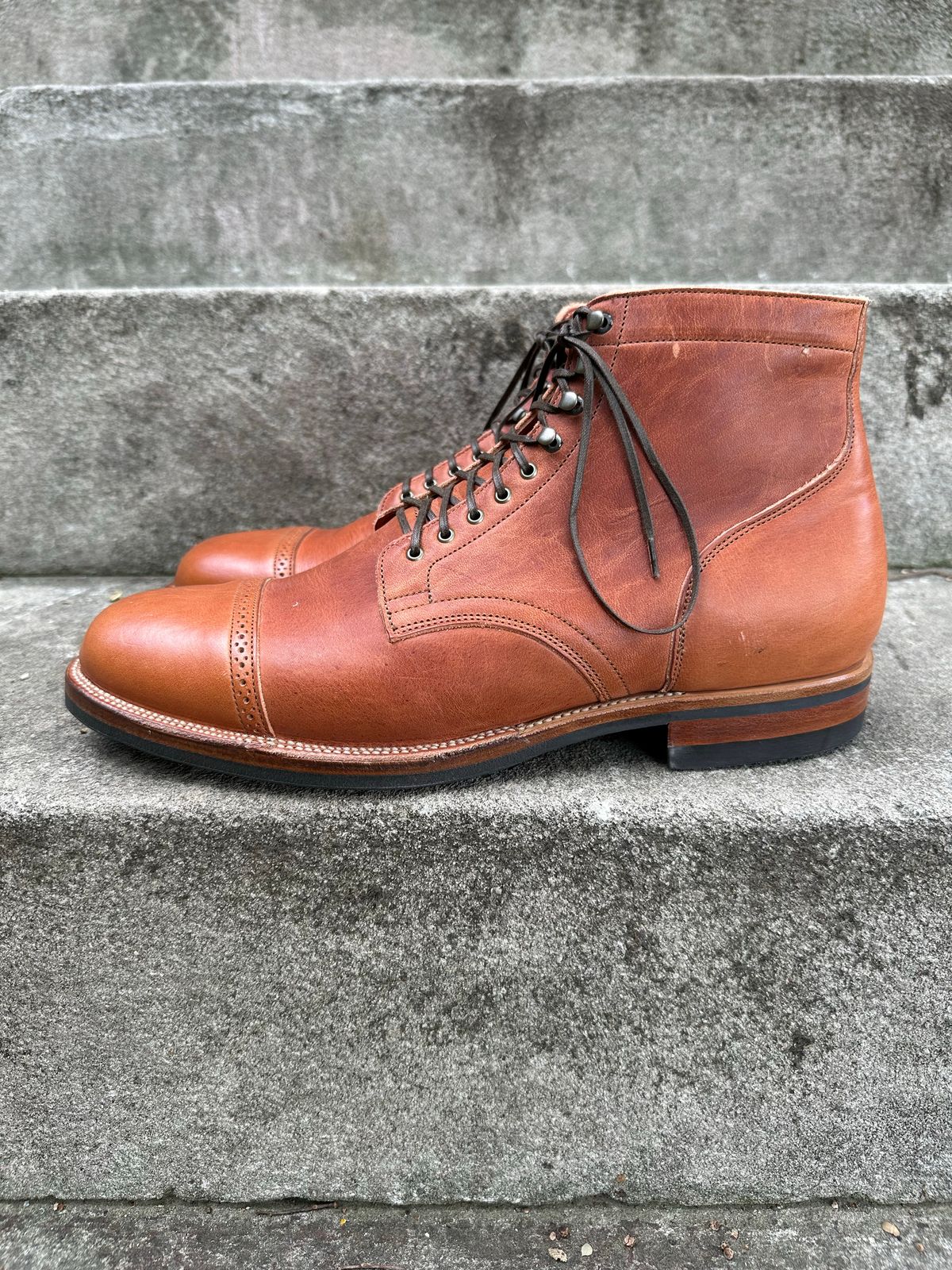 Photo by eddykinz on October 1, 2022 of the Viberg Service Boot BCT in Horween Natural Dublin.