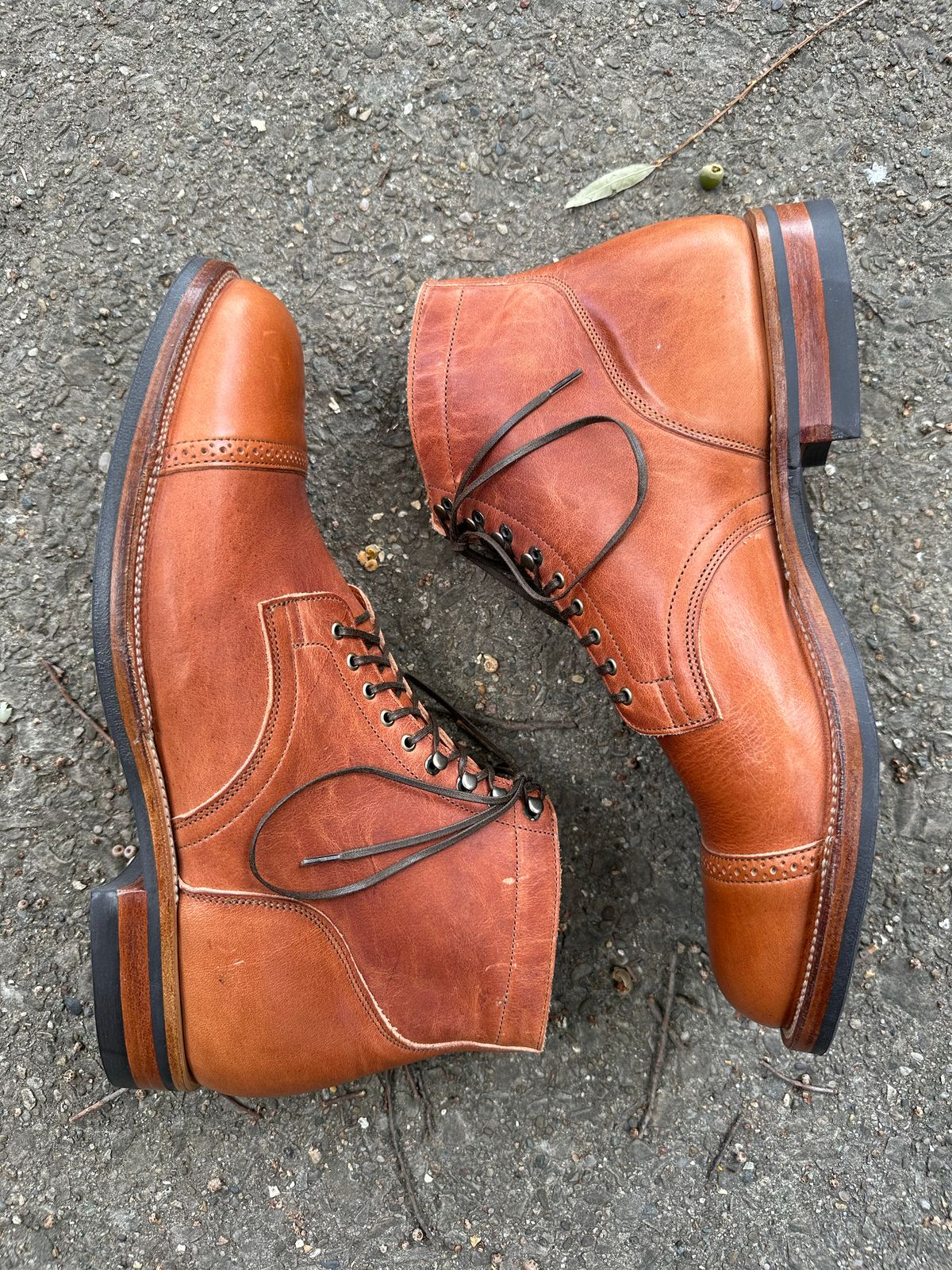 Photo by eddykinz on October 1, 2022 of the Viberg Service Boot BCT in Horween Natural Dublin.