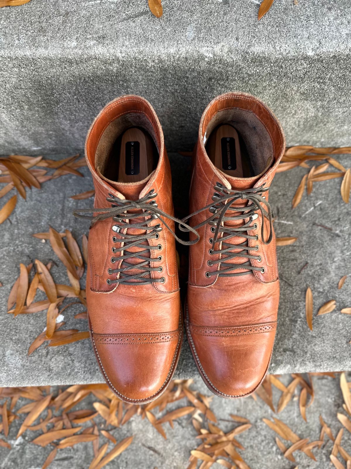Photo by eddykinz on November 1, 2022 of the Viberg Service Boot BCT in Horween Natural Dublin.