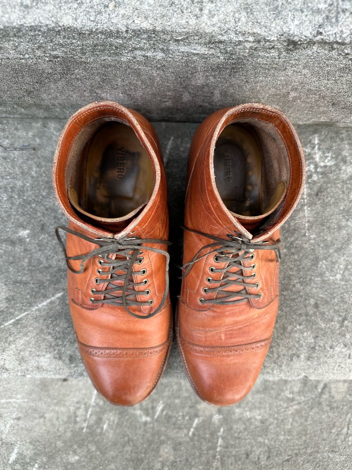 Photo by eddykinz on December 1, 2022 of the Viberg Service Boot BCT in Horween Natural Dublin.