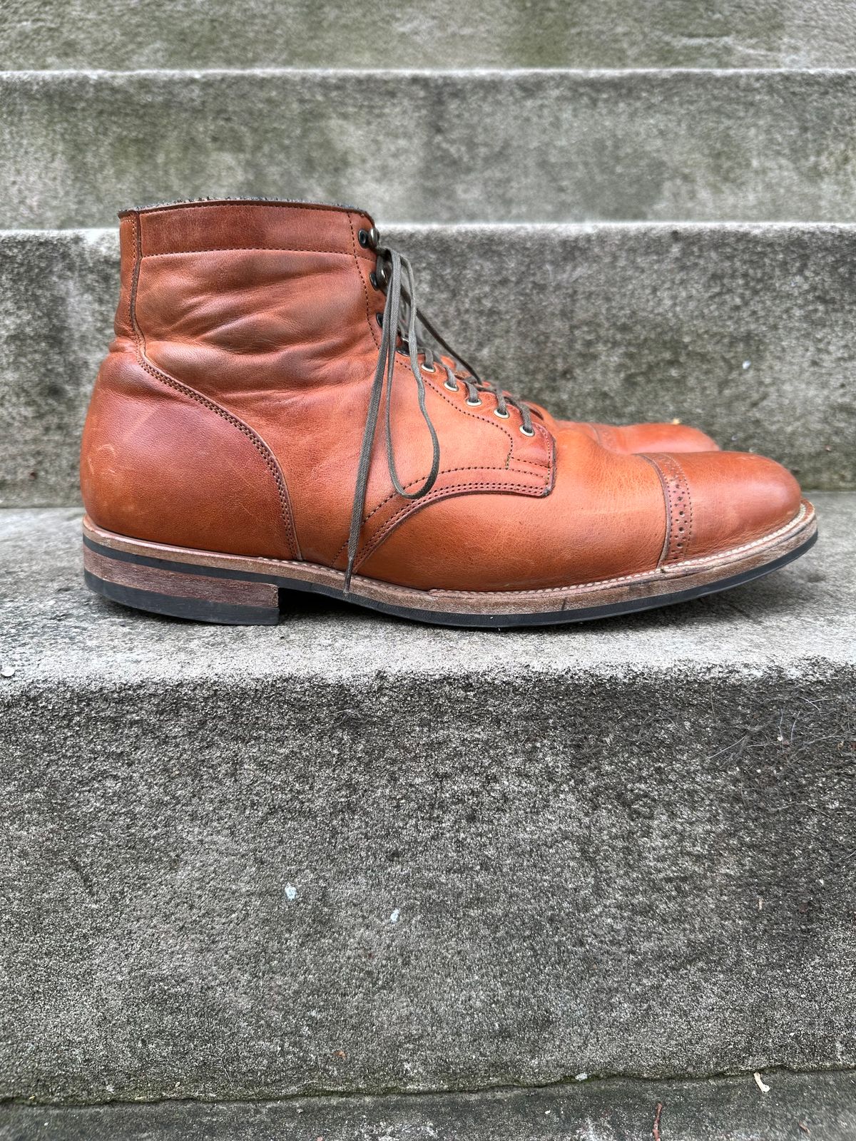 Photo by eddykinz on January 1, 2023 of the Viberg Service Boot BCT in Horween Natural Dublin.